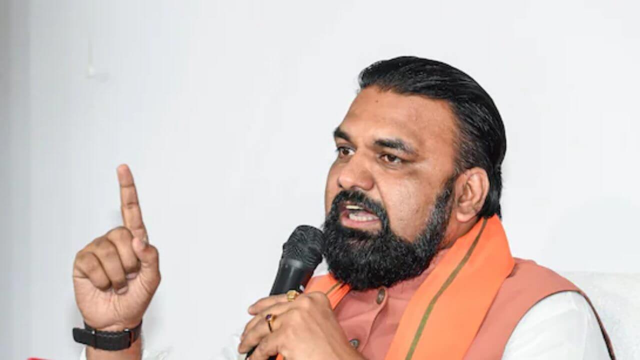 ‘कोई रोमियो खुलेआम न घूमे..’ गृह विभाग संभालते ही एक्शन में आए सम्राट चौधरी, लॉ एंड ऑर्डर बेहतर करने का रखा प्लान