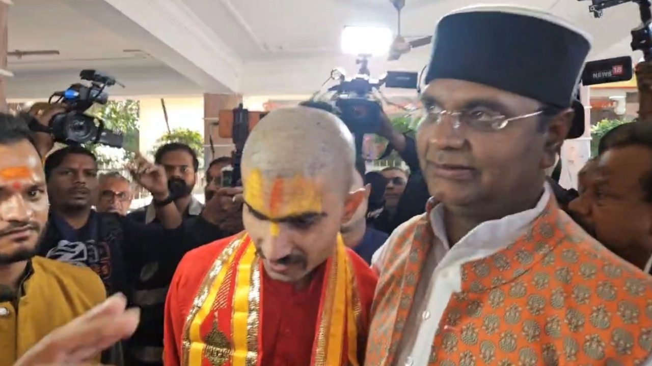 लव जिहाद के शिकार युवक की हिंदू धर्म में घरवापसी, विश्वास सारंग ने कहा “लव जिहाद को बर्दाश्त नहीं किया जाएगा, ऐसे लोगों के खिलाफ मुहिम जारी”