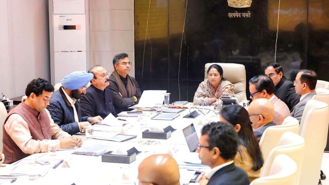 दिल्ली में चलेंगी सिर्फ DTC की बसें, कैबिनेट बैठक में लिया गया निर्णय, अन्य इन फैसलों पर भी लगी मुहर