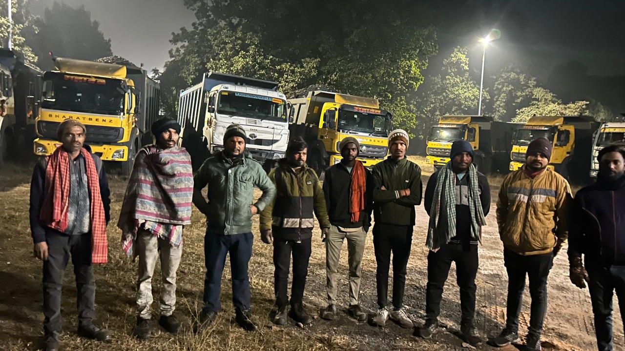 अवैध खनिज परिवहन के खिलाफ बड़ी कार्रवाई, 17 मालवाहक वाहन जब्त, सड़क दुर्घटना से खुलासा