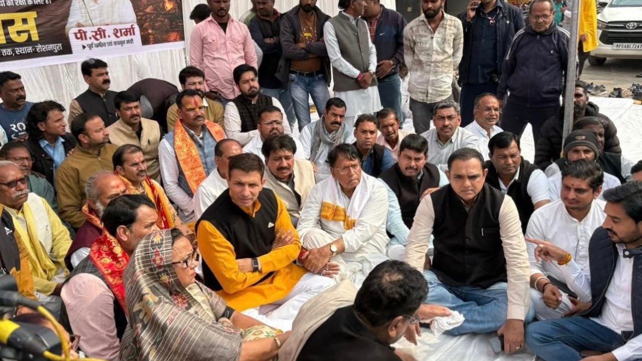 प्रयागराज माघ मेला विवाद: शंकराचार्य स्वामी अविमुक्तेश्वरानंद के समर्थन में भोपाल में कांग्रेस का उपवास-धरना, जीतू पटवारी ने बताया सनातन धर्म का अपमान