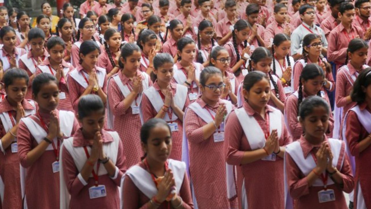 वंदे मातरम की 150वीं वर्षगांठ: छत्तीसगढ़ के 3 हजार से ज्यादा स्कूलों में एक साथ गूंजेगा राष्ट्रीय गीत, कार्यक्रम की तैयारियों को लेकर सांसद बृजमोहन अग्रवाल ने की बैठक