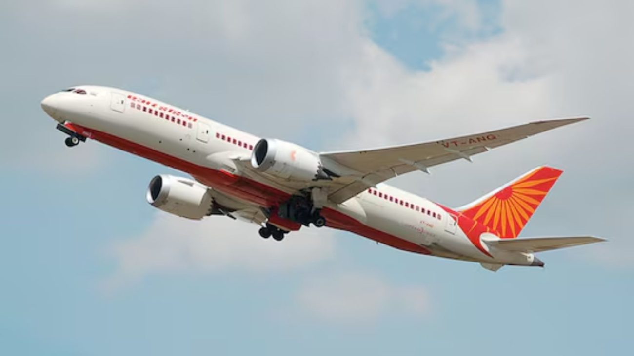 मिडिल ईस्ट संकट: ईरान के हवाई क्षेत्र से बच रहीं भारतीय फ्लाइट्स, Indigo और Air India ने कई उड़ानें कीं रद्द