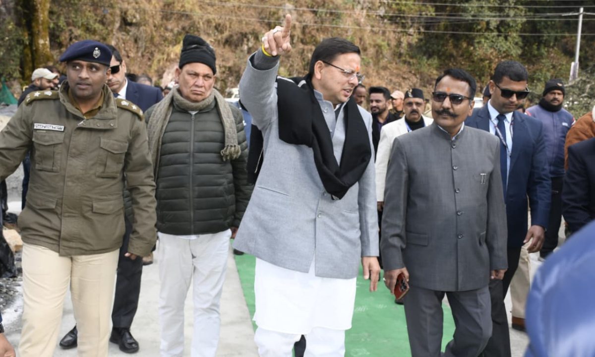 मुख्यमंत्री धामी ने किया कैंची धाम बाईपास का निरीक्षण, श्रमिकों से किया संवाद, अधिकारियों को दिए स्पष्ट निर्देश