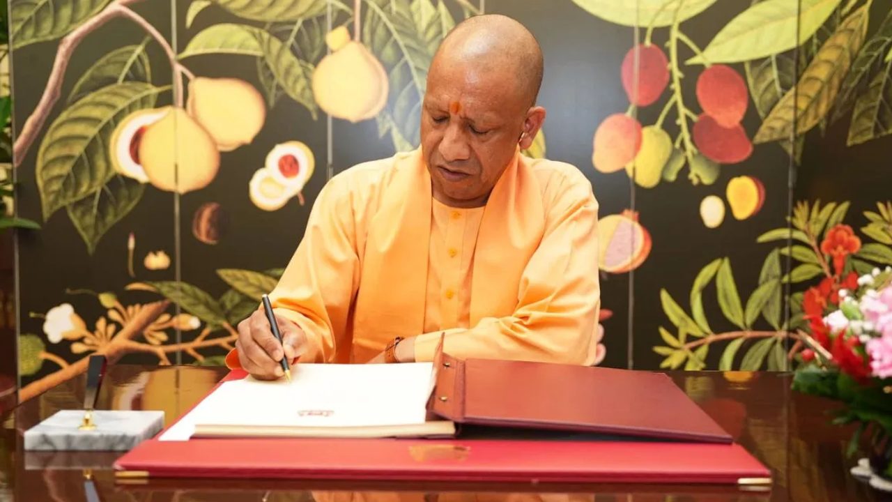 सीएम योगी का सिंगापुर दौरा: पहले ही दिन UP को मिला 19,877 करोड़ का निवेश, डेटा सेंटर और रिन्यूएबल एनर्जी में होगा काम