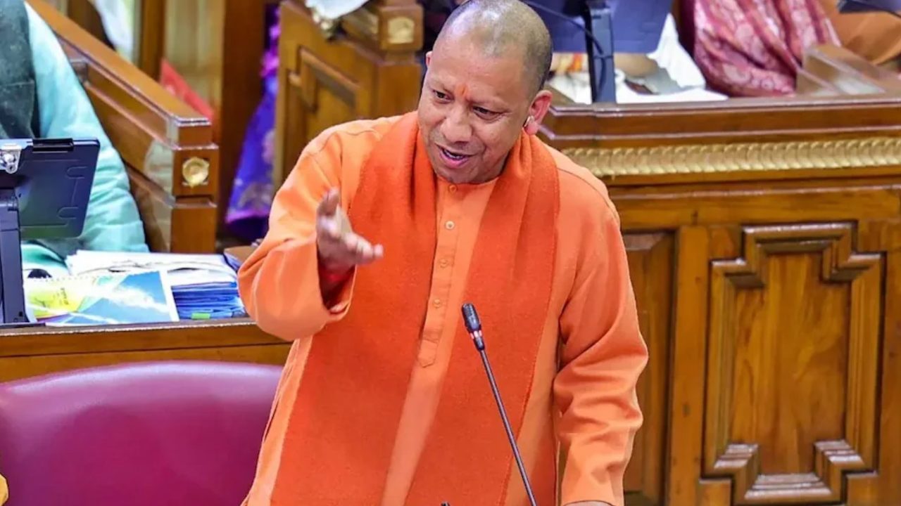 ‘ना कर्फ्यू है ना दंगा है सब चंगा है..’ विधानसभा में बोले सीएम योगी, सपा पर निशाना साधते हुए कहा- आपके कारण प्रदेश की छवि हुई खराब