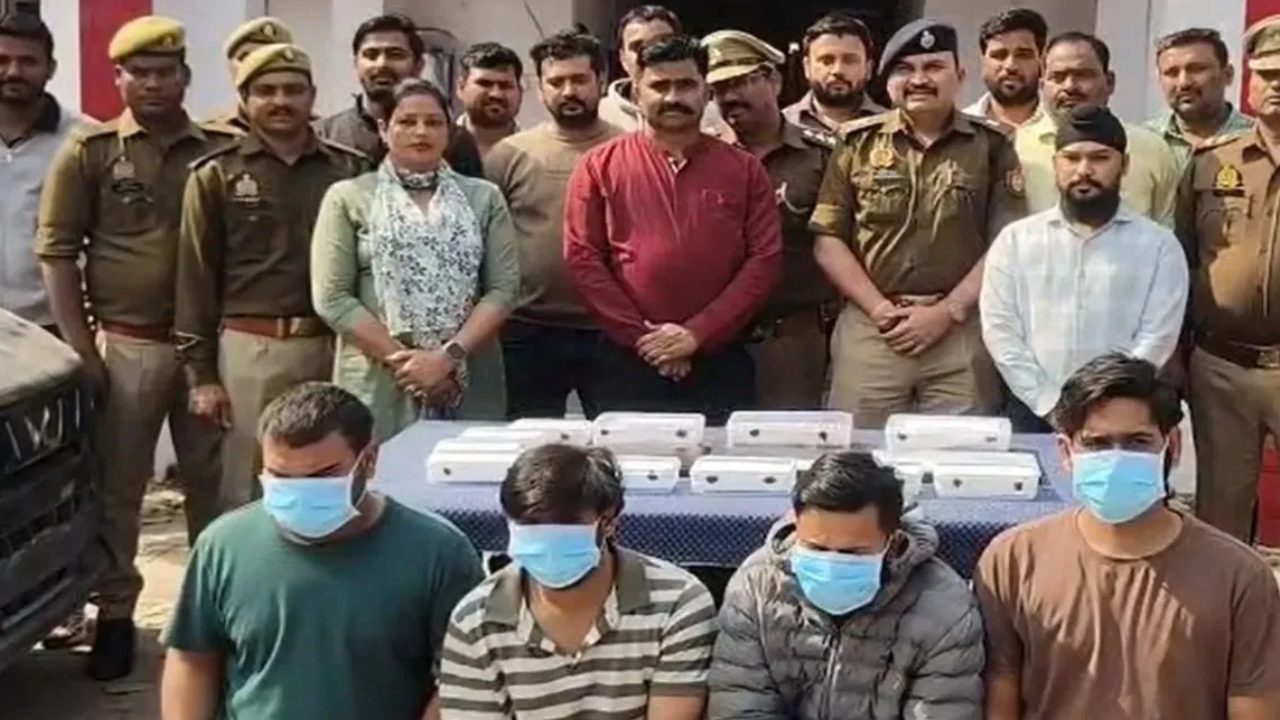 सीतापुर में एक बड़े गिरोह का भंडाफोड़, फर्जी GST बिल के जरिए सरकार को लगाया करोड़ों का चूना, पुलिस ने 4 सदस्यों को किया गिरफ्तार