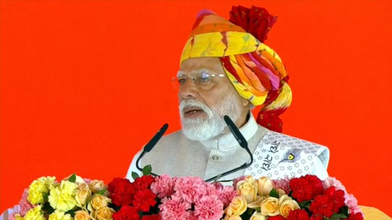 कांग्रेस पर बरसे PM Modi, कहा-देश को बदनाम करना पुरानी आदत, HPV टीकाकरण को बताया महिलाओं को सशक्त करने का बड़ा कदम