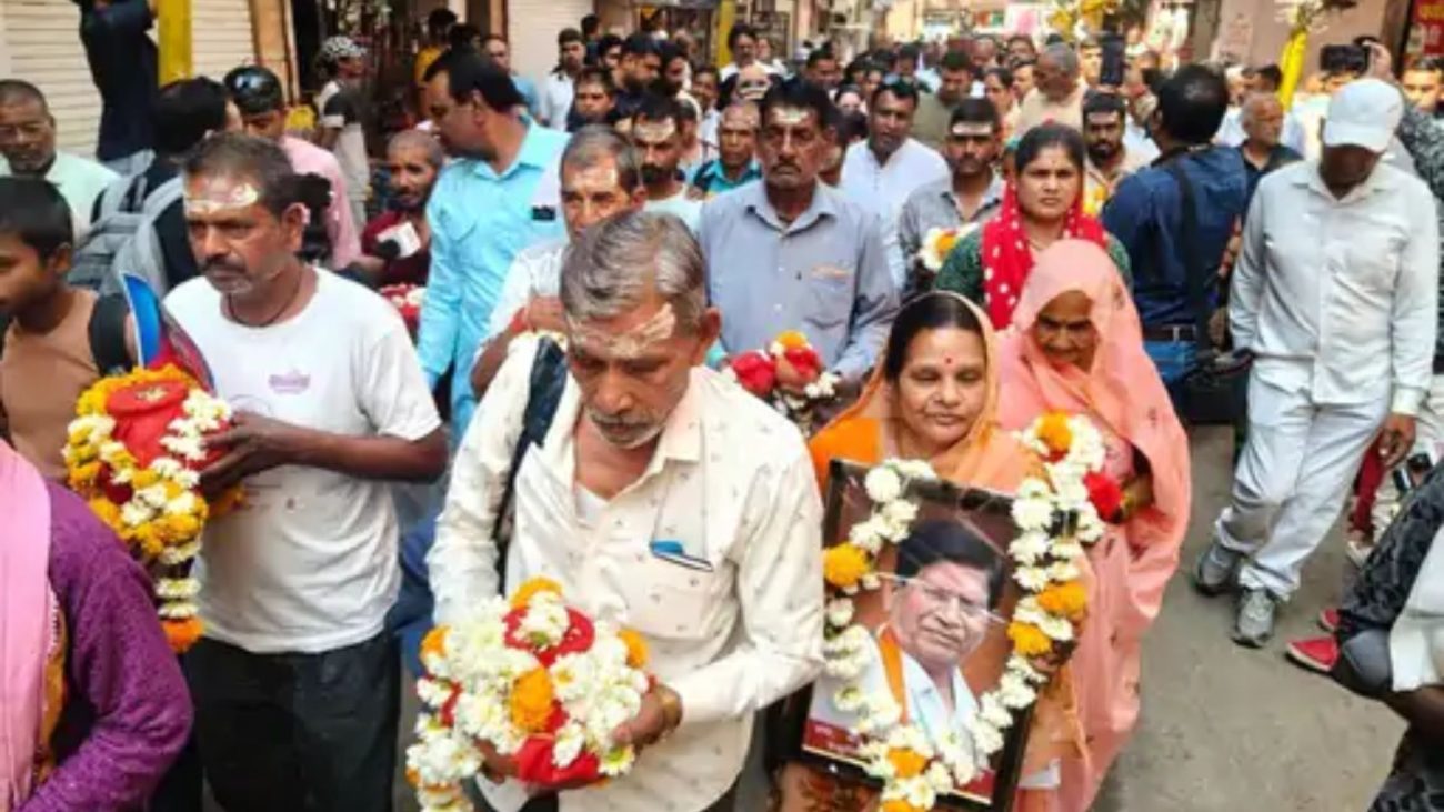 इंदौर भागीरथपुरा जलकांड के 22 पीड़ित परिवार अस्थियां लेकर प्रयागराज रवाना, कांग्रेस सेवादल उठा रहा पूरा खर्च