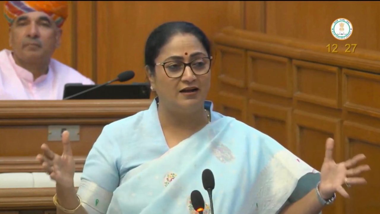 सीएम रेखा गुप्ता ने पेश किया दिल्ली का ग्रीन बजट, छात्राओं को साइकिल, मुफ्त LPG सिलेंडर के साथ समग्र विकास पर जोर