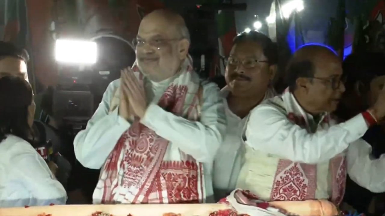 गुवाहाटी में अमित शाह का विशाल रोड शो, किया बड़ा दावा, कहा- असम में लगातार तीसरी बार बनेगी BJP की सरकार