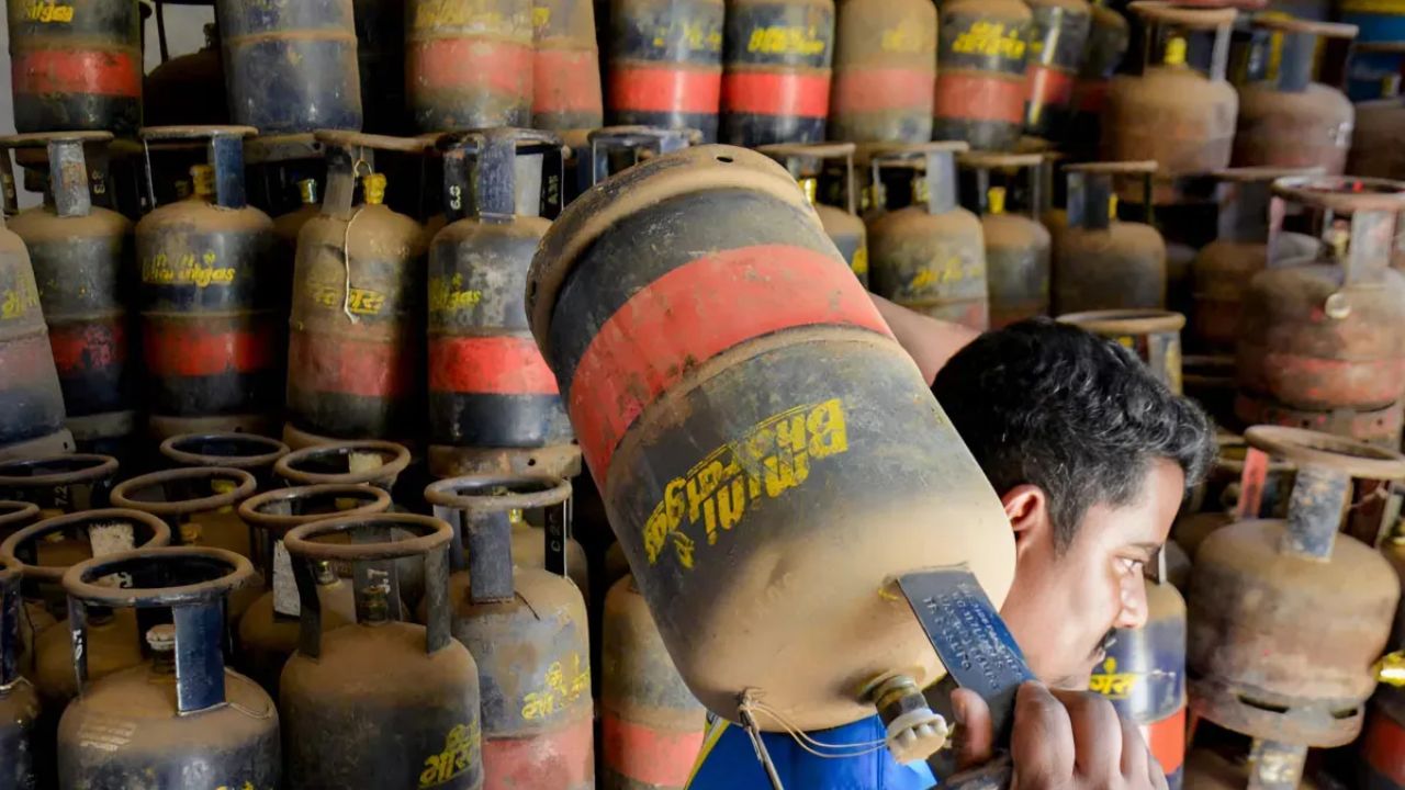 केंद्र सरकार का बड़ा फैसला, कमर्शियल LPG की आपूर्ति 70% तक बढ़ाई, दुकानदारों, उद्योगों को बड़ी राहत