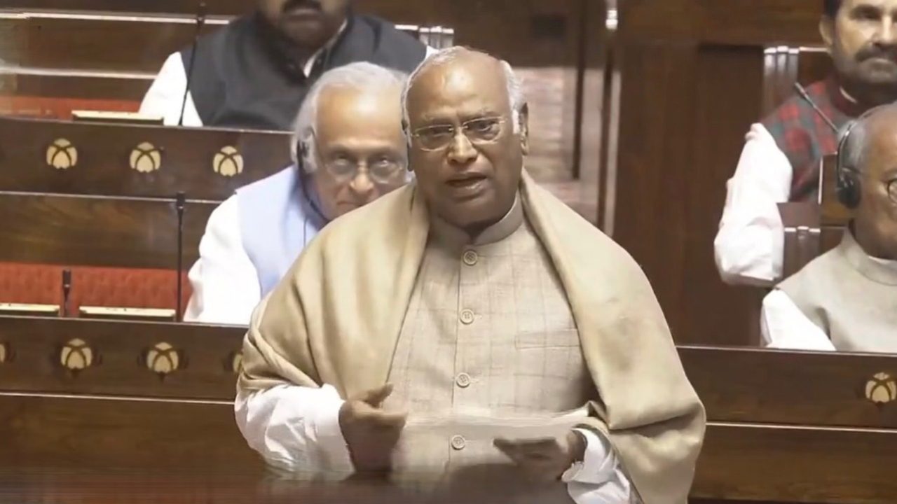 राज्यसभा विदाई सत्र: मल्लिकार्जुन खड़गे ने ली चुटकी “एचडी देवगौड़ा ने मोहब्बत हमारे साथ की, शादी मोदी जी के साथ”, हंस प़ड़े पीएम मोदी, सदन में गूंजे ठहाके