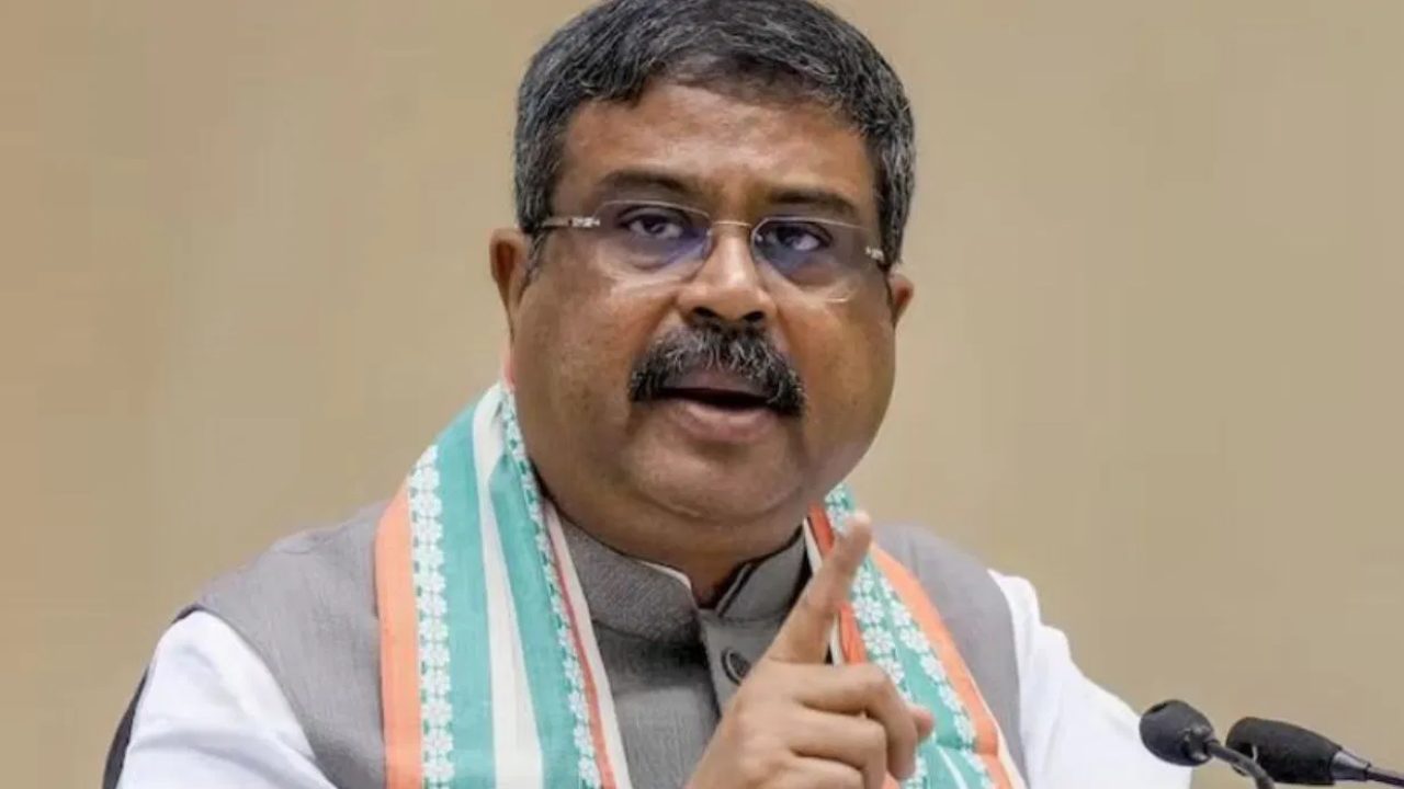 क्या लोकतंत्र केवल आपकी जीत का पैमाना बनकर रह गया है? धर्मेंद्र प्रधान ने कांग्रेस पर बोला तीखा हमला, दे डाली ये नसीहत