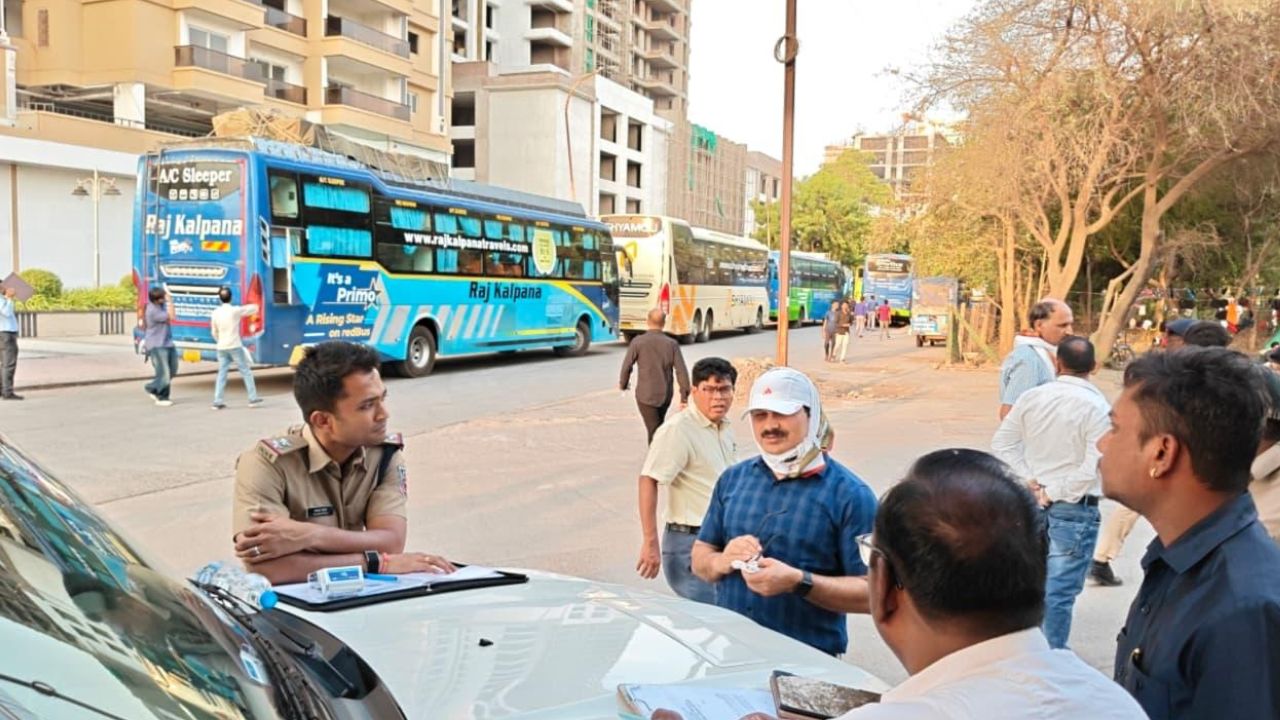 इंदौर में बसों पर बड़ी कार्रवाई, 2.26 लाख रुपये का वसूला जुर्माना, 2 बसों के फिटनेस प्रमाण पत्र निरस्त