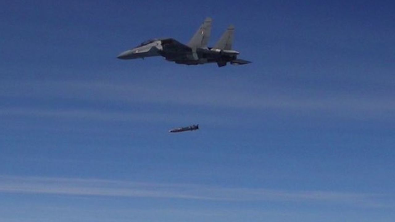 भारत की रक्षा क्षेत्र में बड़ी छलांग, DRDO-वायुसेना ने मिलकर किया रुद्रम-II मिसाइल का सफल परीक्षण, राजनाथ सिंह ने दी बधाई