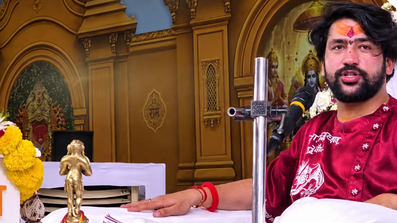 धीरेंद्र कृष्ण शास्त्री ने की पीएम मोदी की जमकर तारीफ, बोले- गुजरात ने देश को दिया योग्य प्रधानमंत्री