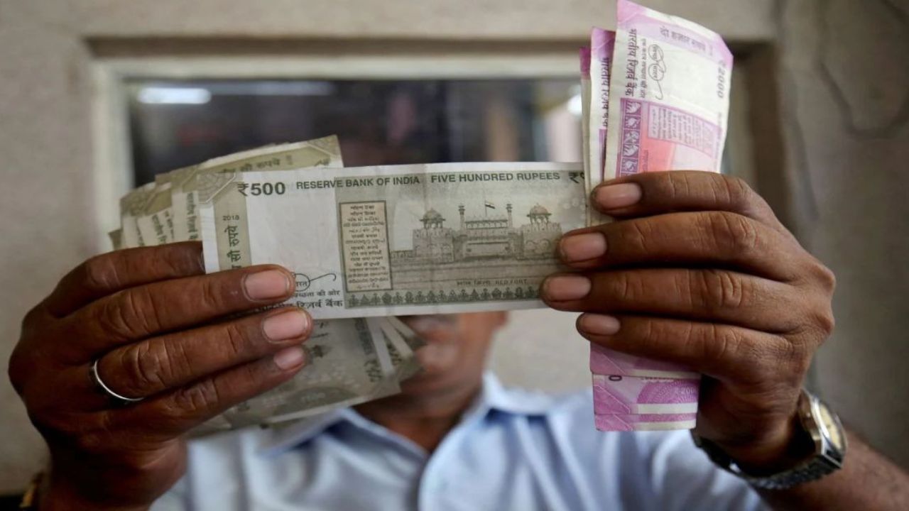 इंदौर में नकली नोटों की हाईटेक फैक्ट्री का पर्दाफाश, किराए के फ्लैट से 3 आरोपी गिरफ्तार