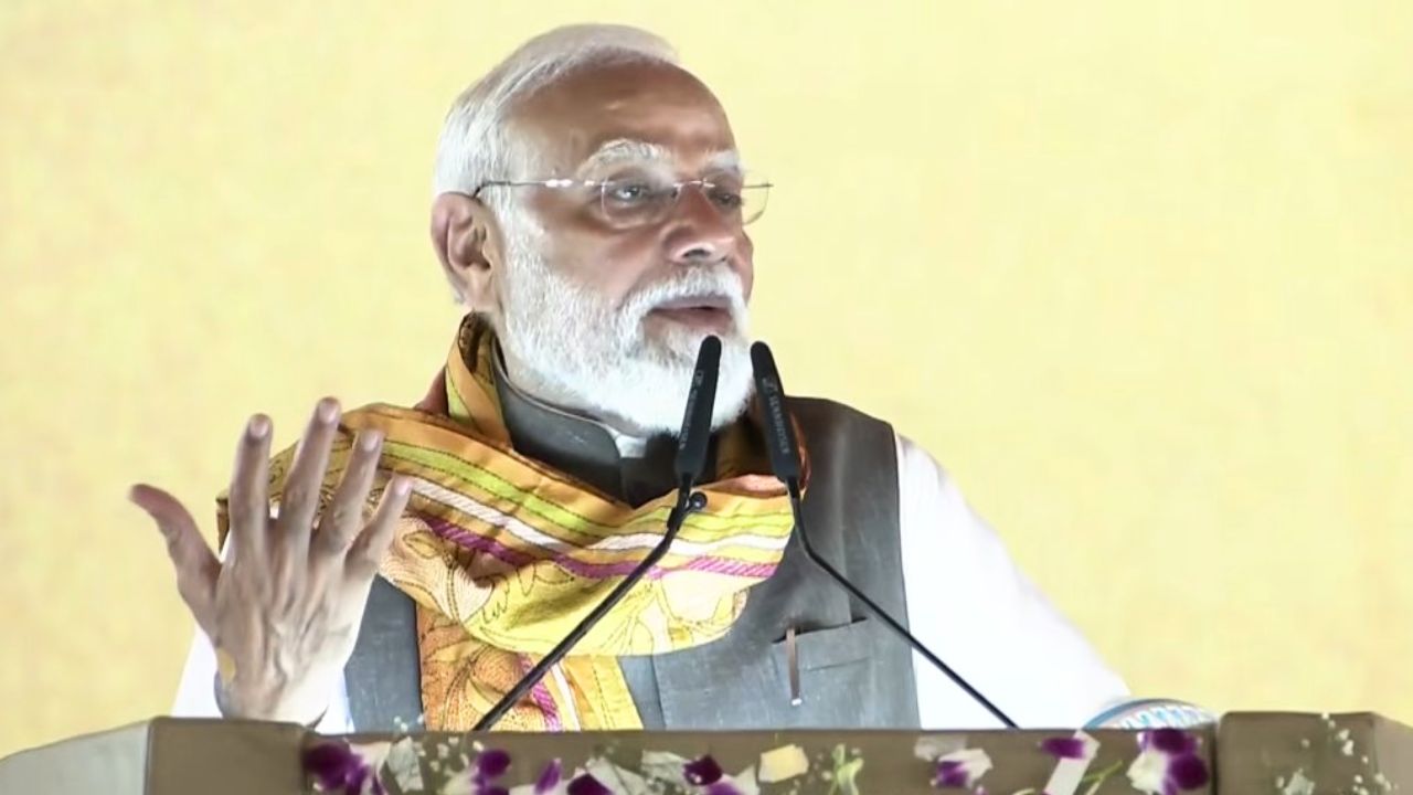 PM Modi ने पश्चिम बंग दिवस पर दी सौगातें, बोले- हवा में नई ताजगी है, ऐसा लग रहा जैसे बंगाल अब बेड़ियों से आजाद हो गया