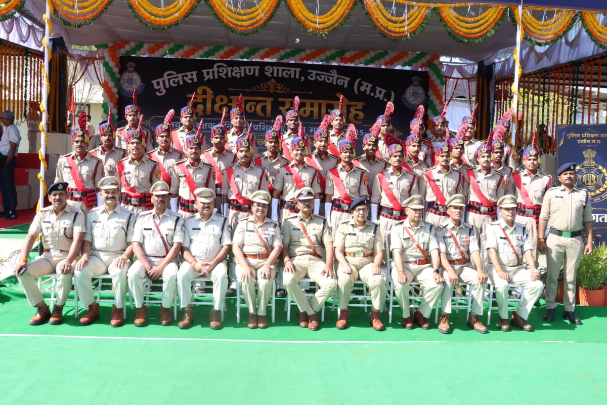 पुलिस प्रशिक्षण शाला उज्जैन में 206 नव आरक्षकों का दीक्षांत समारोह, 313 दिवसीय प्रशिक्षण में दिया गया आधुनिक पुलिसिंग पर जोर