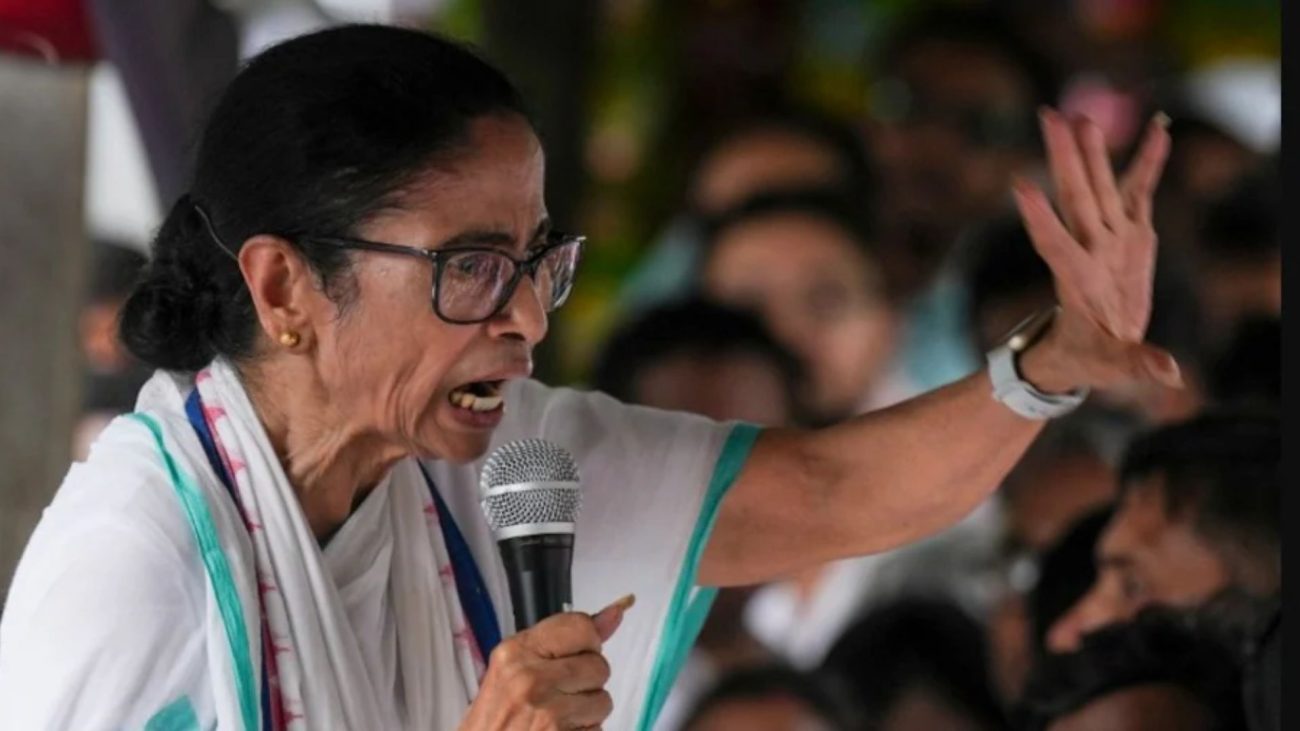 TMC विवाद चुनाव आयोग तक पहुंचा, बागी नेताओं पर ममता बनर्जी का बड़ा एक्शन, फिरहाद हकीम समेत 8 बड़े नेता सस्पेंड
