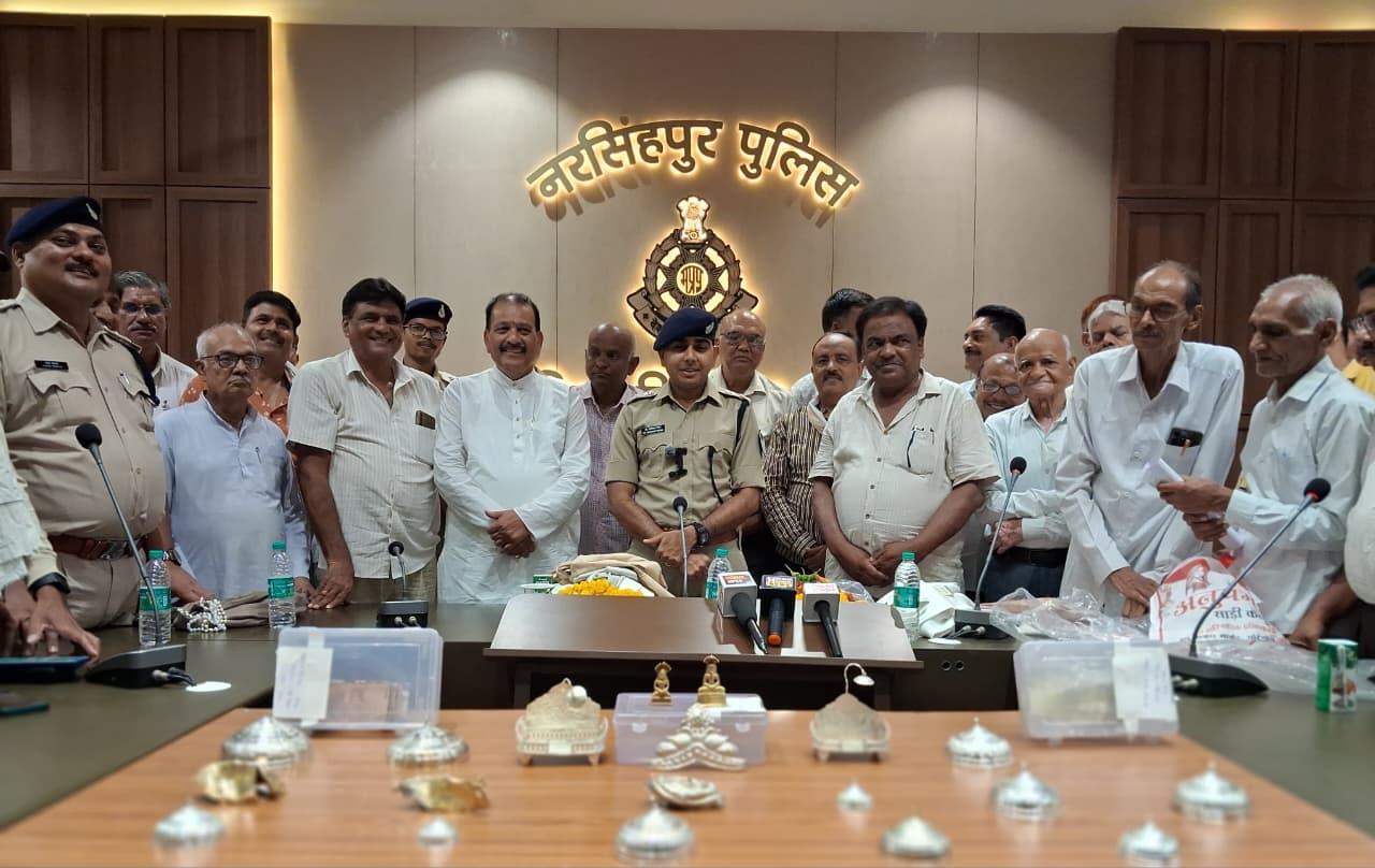 नरसिंहपुर-जैन मंदिरों से चोरी हुई 250 वर्ष पुरानी दुर्लभ मूर्तियां सुरक्षित बरामद, 5 सदस्यीय चोर गिरोह गिरफ्तार