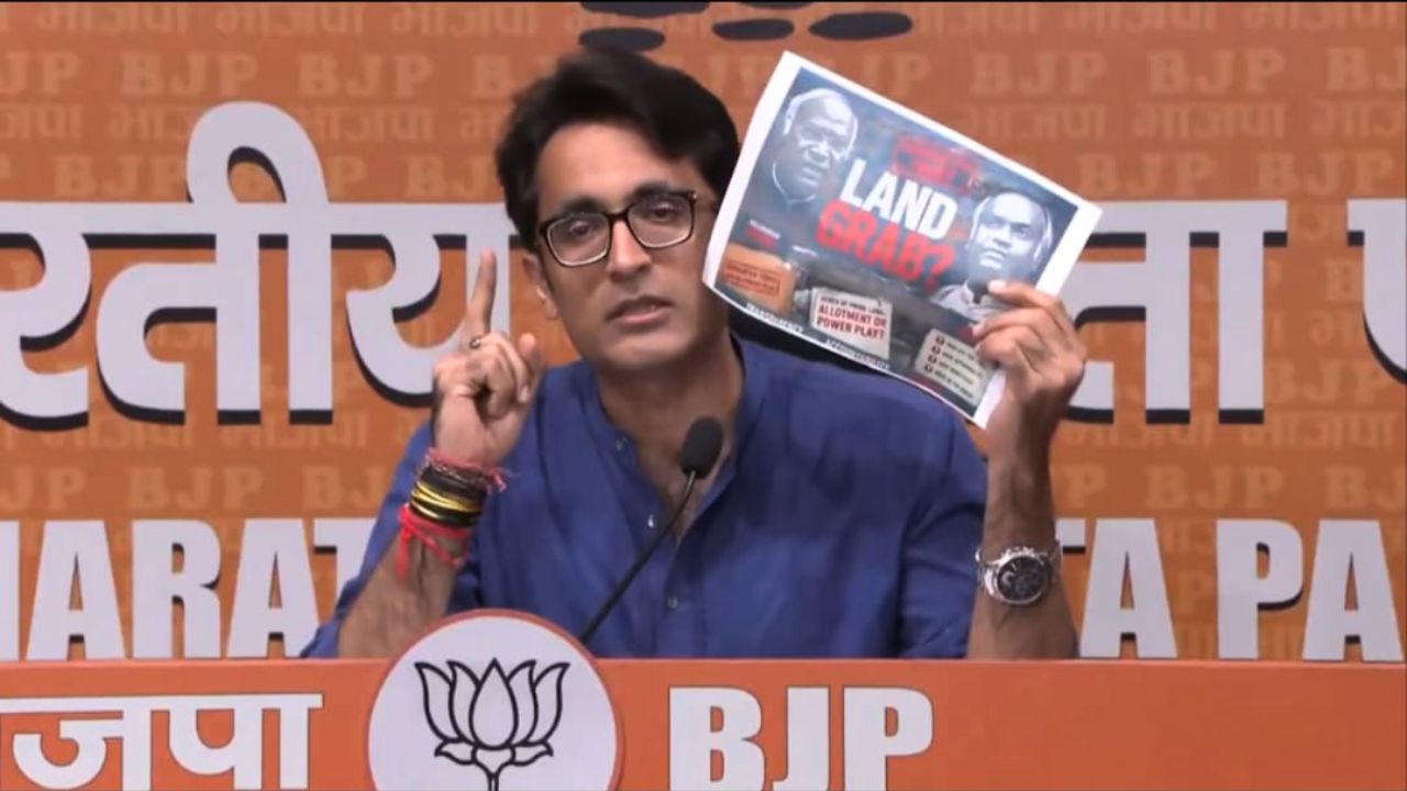 कांग्रेस का दोगलापन! भाजपा से सवाल अपने अध्यक्ष से क्यों नहीं? BJP का मल्लिकार्जुन खड़गे पर करोड़ों के जमीन घोटाले का आरोप