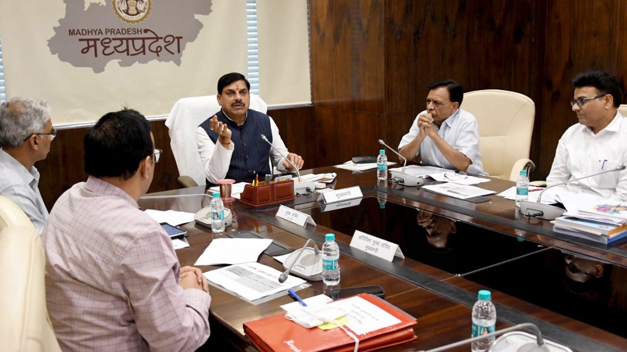 15 अगस्त पर विकास कार्यों का रिपोर्ट कार्ड पेश करेंगे प्रभारी मंत्री, विश्राम घाट पर ही मृत्यु पंजीयन की व्यवस्था, सीएम मोहन यादव ने दिए अहम निर्देश