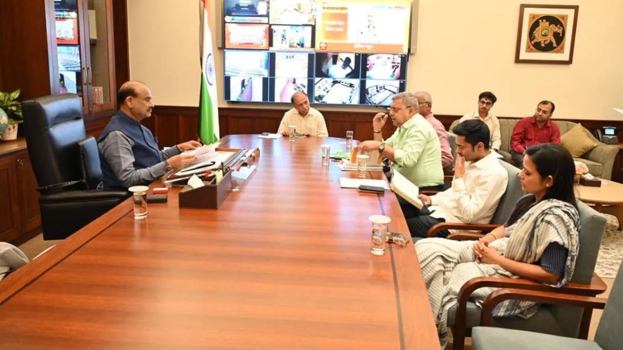 तृणमूल कांग्रेस के कई बड़े नेताओं ने लोकसभा स्पीकर ओम बिरला से की मुलाकात, बागी सांसदों के विलय को बताया असंवैधानिक