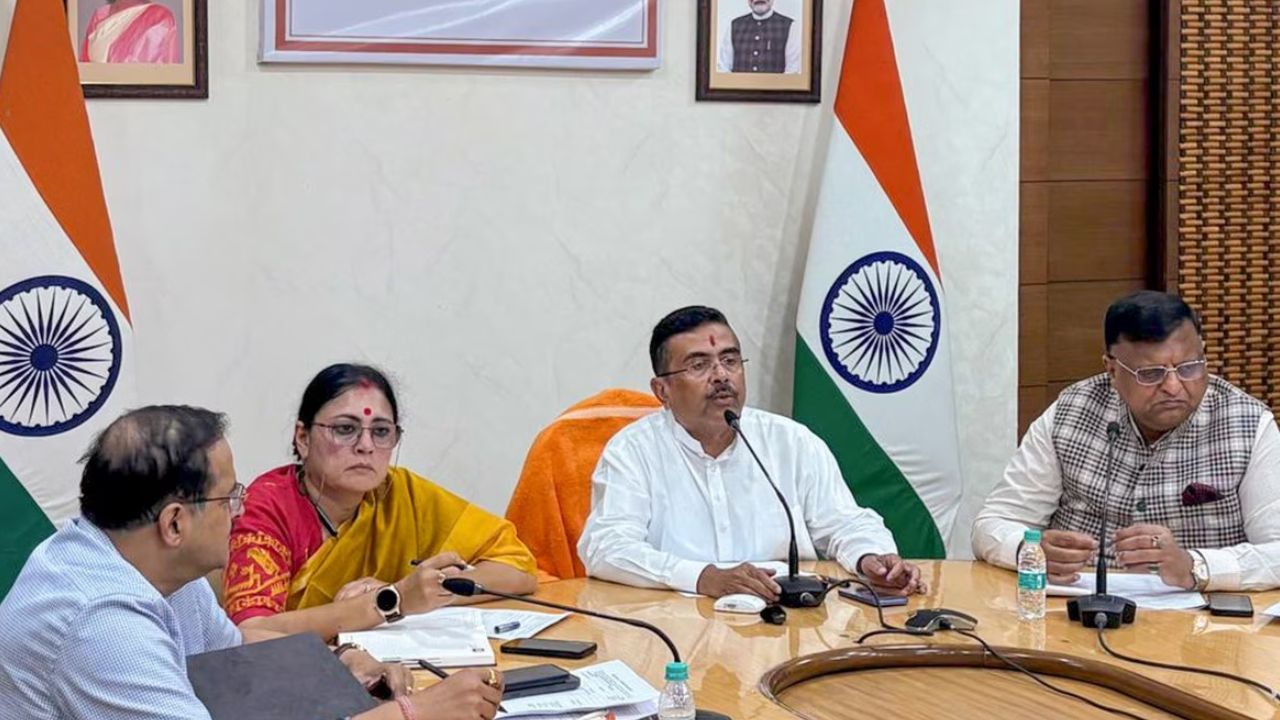 पश्चिम बंगाल में मंत्रियों के विभागों का बंटवारा, CM शुभेंदु अधिकारी ने संभाले गृह समेत कई अहम मंत्रालय, स्वप्न दास गुप्ता को वित्त, देखें पूरी लिस्ट