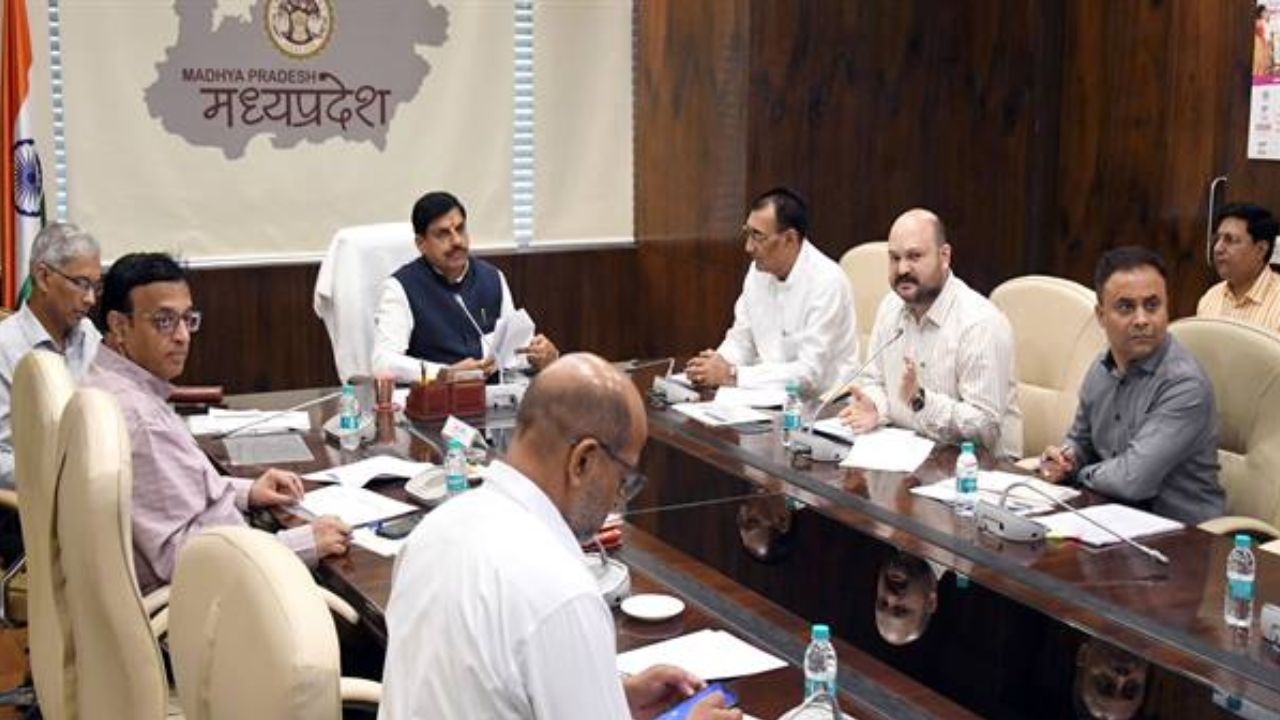 मछली उत्पादन में आत्मनिर्भर बनेगा प्रदेश,सीएम डॉ मोहन यादव के निर्देश- हर जिले में हो एक हैचरी, मोती उत्पादन को बढ़ावा दिया जाये