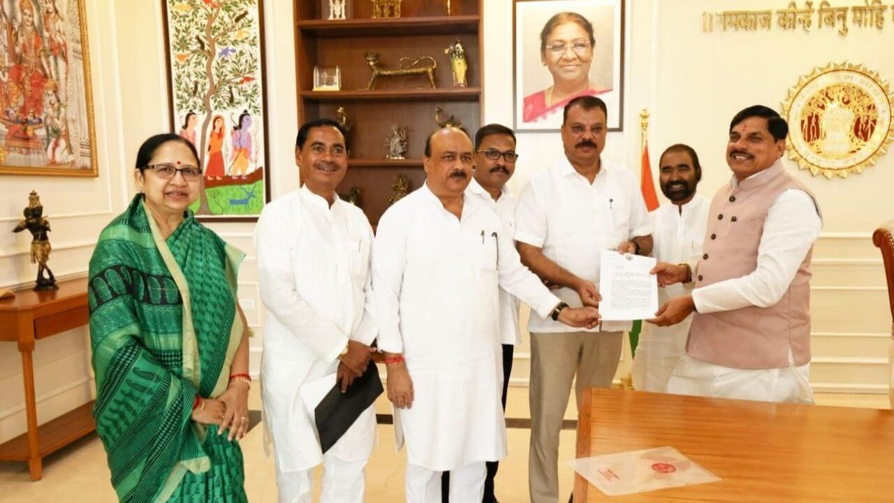 उमंग सिंघार सहित कांग्रेस प्रतिनिधिमंडल ने की सीएम डॉ. मोहन यादव से मुलाकात, विश्व आदिवासी दिवस पर सार्वजनिक अवकाश की मांग