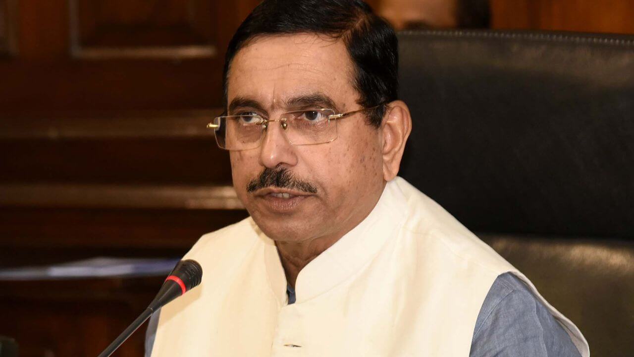 राष्ट्रपति मुर्मू ने स्वीकार किया धर्मेंद्र प्रधान का इस्तीफा, प्रह्लाद जोशी को मिला शिक्षा मंत्रालय का अतिरिक्त प्रभार, पढ़ें खबर