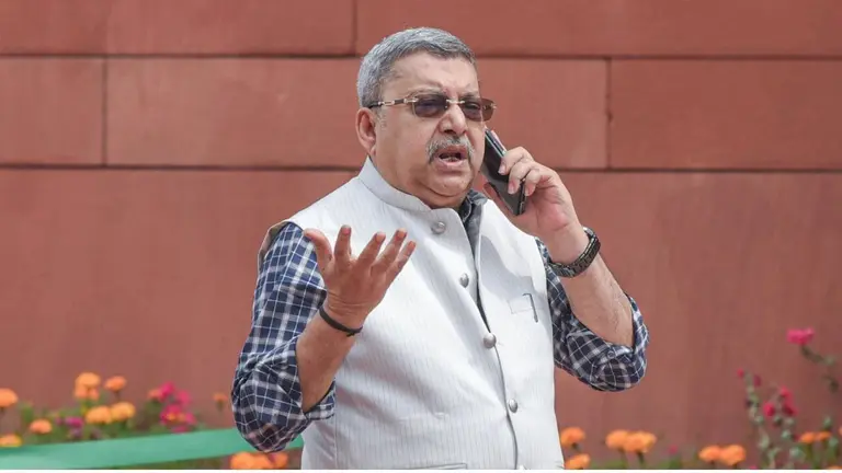 महिला सांसदों को अपशब्द कहने पर एक्शन, TMC सांसद कल्याण बनर्जी लोकसभा से निलंबित