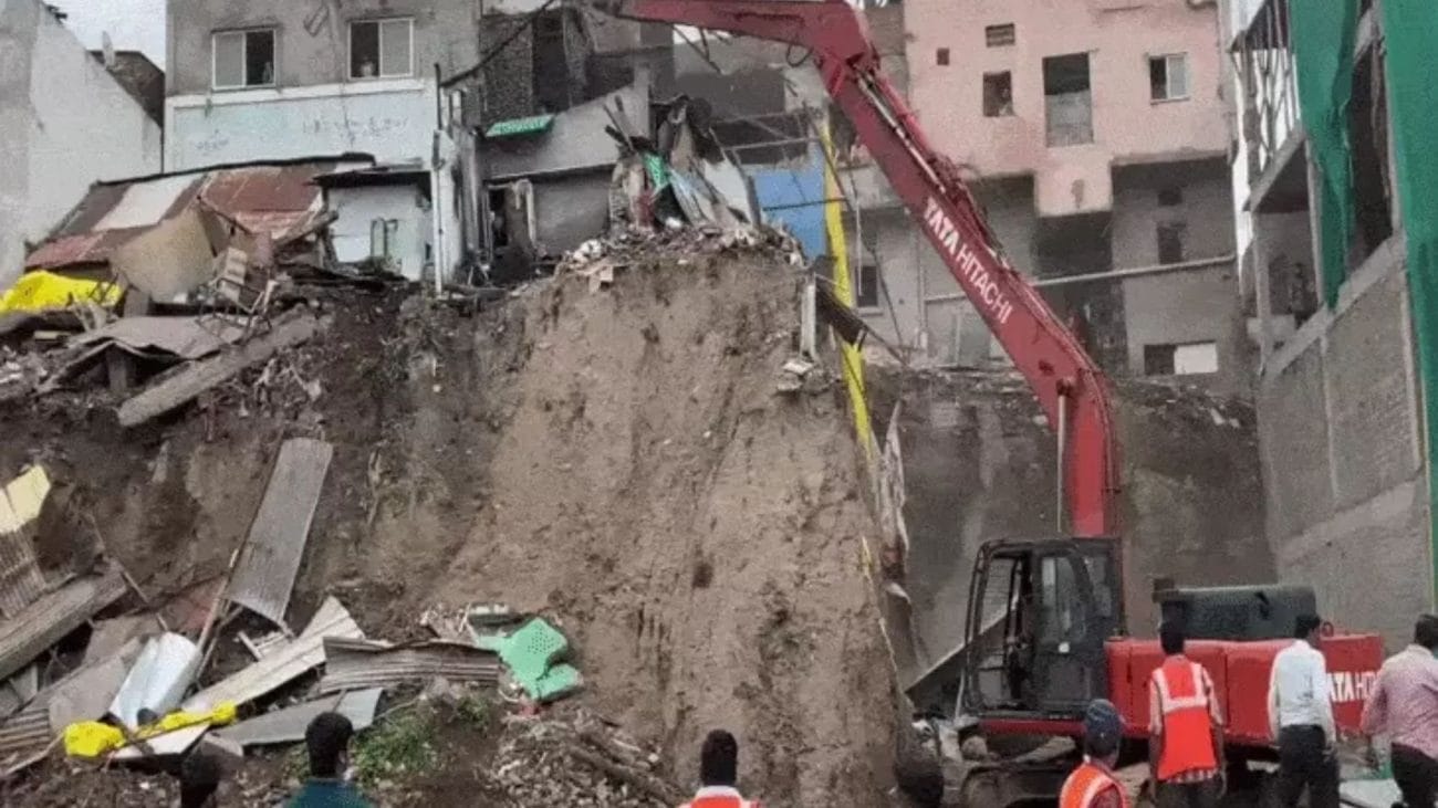 इंदौर नगर निगम की बड़ी कार्रवाई, बारिश से पहले 7 खतरनाक मकान हटाए, मिट्टी खिसकने से हो सकता था बड़ा हादसा