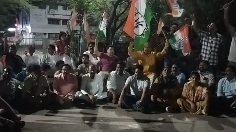 छात्र आंदोलन के समर्थन में दमोह में कलेक्ट्रेट गेट पर कांग्रेस ने किया जोरदार प्रदर्शन, केंद्र सरकार के खिलाफ की नारेबाजी