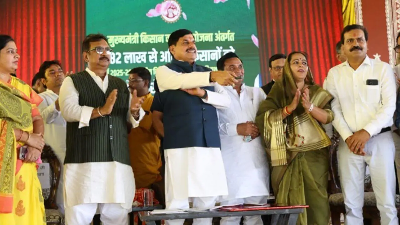 82.70 लाख किसानों के खातों में पहुंचे 4-4 हजार रुपए, CM मोहन यादव ने ट्रांसफर किए 3,300 करोड़, खंडवा को पुलिस बटालियन की सौगात