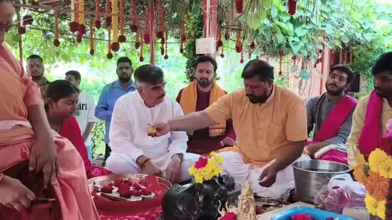 गुरु पूर्णिमा पर नीमच के लेवड़ा आश्रम में उमड़ा आस्था का सैलाब, गुरु कमलानंद जी महाराज का लिया आशीर्वाद