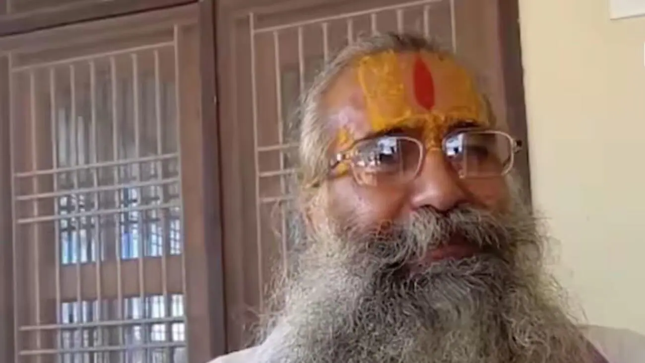 राम मंदिर चढ़ावा विवाद पर महंत दिनेंद्र दास ने सपा के आरोपों को बताया राजनीति, योगी सरकार के काम की सराहना की