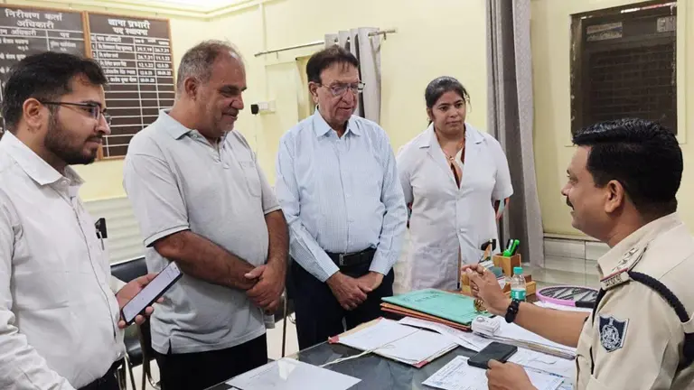 भोपाल में डॉक्टर का व्हाट्सएप अकाउंट हैक, ठगों ने मैसेज भेजकर परिचितों से मांगे पैसे, जांच में जुटी पुलिस
