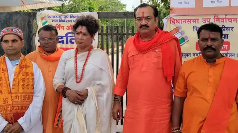 दतिया उपचुनाव में किन्नर अखाड़े की महामंडलेश्वर संजना सिंह की एंट्री, बोलीं- ‘मां पीतांबरा ने मुझे चुना’