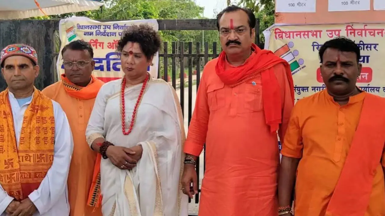 दतिया उपचुनाव में किन्नर अखाड़े की महामंडलेश्वर संजना सिंह की एंट्री, बोलीं- ‘मां पीतांबरा ने मुझे चुना’