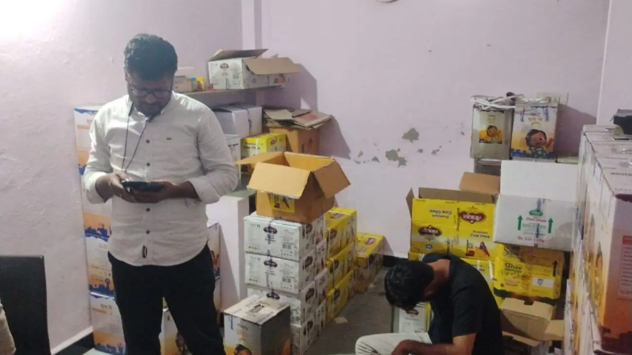 इंदौर में फूड सेफ्टी विभाग का बड़ा एक्शन, 12 लाख रुपये का संदिग्ध घी जब्त, 31 सैंपल जांच के लिए भेजे गए