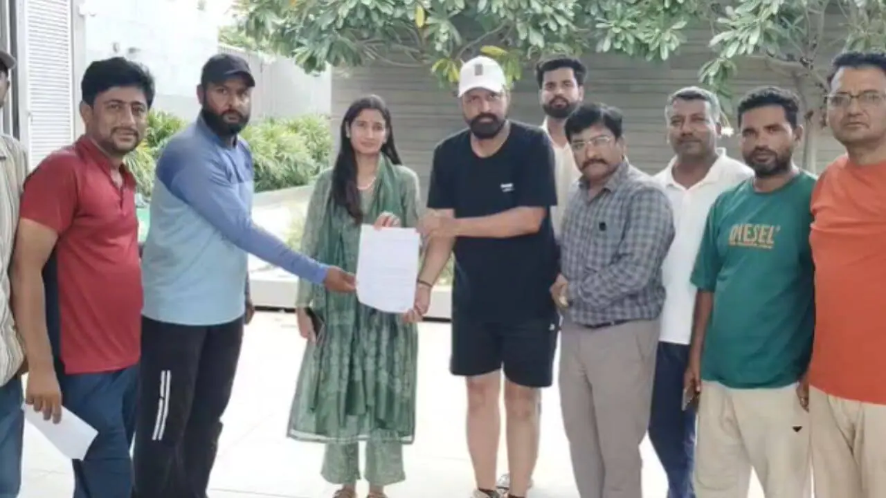 नीमच में खेल मैदान बचाने की मुहिम तेज, खिलाड़ियों ने अपनी मांगों को लेकर जनप्रतिनिधियों का खटखटाया दरवाजा, सौंपा ज्ञापन