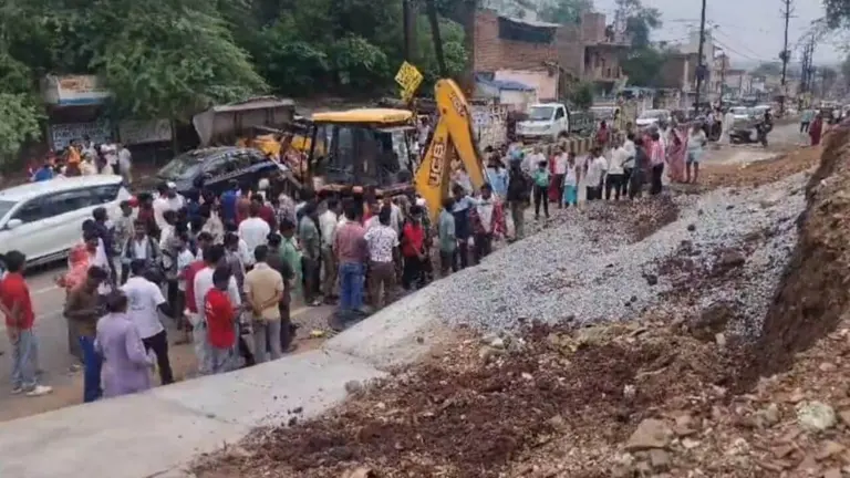 Gwalior News : दीवार हादसे पर नगर निगम का बड़ा एक्शन, तीन इंजीनियर निलंबित, दो को नोटिस, वर्तमान क्षेत्राधिकारी को हटाया