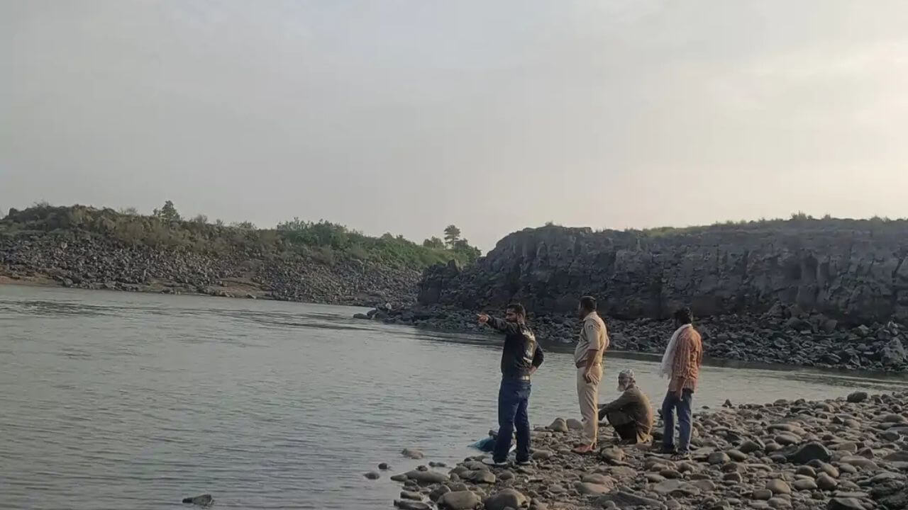 महेश्वर में नर्मदा की तेज धारा में बहा इंदौर का युवक, पुलिस और SDRF का सर्च ऑपरेशन जारी