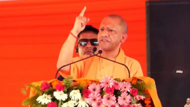 योगी आदित्यनाथ बोले, स्टूडेंट्स का भविष्य बर्बाद करने वाला माफिया अब मिट्टी में मिलेगा, PM Modi के फैसले का किया स्वागत