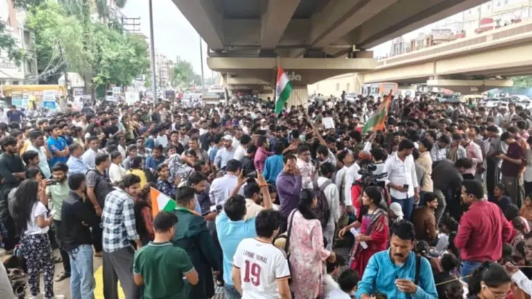 धर्मेंद्र प्रधान के इस्तीफे पर छात्रों का जश्न, इंदौर से रतलाम-कटनी तक मिठाई बांटी, बोले – ‘अभी संघर्ष खत्म नहीं हुआ’