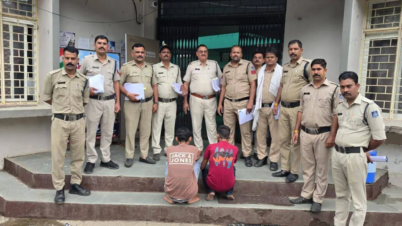 नीमच पुलिस ने फरार इनामी बदमाश को किया गिरफ्तार, चांदी के आभूषण और नकदी बरामद, कई वारदातों का किया खुलासा