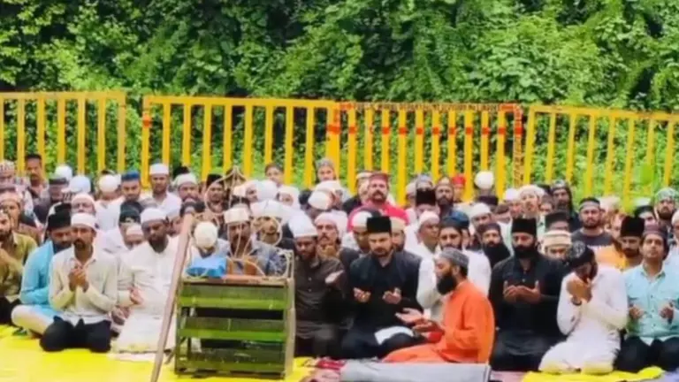भोजशाला मामला: सुप्रीम कोर्ट के आदेश के बाद धार में शांतिपूर्वक अदा हुई नमाज, भारी पुलिस बल रहा तैनात